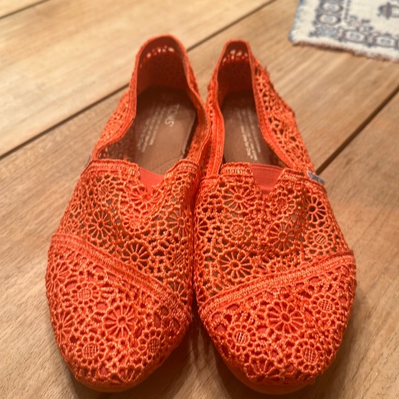 Toms Shoes - Toms shoes size 8 in a peach worn once like new